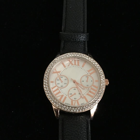 Men's Silver Tone Watch With Black Leather Band. - Picture 1 of 4